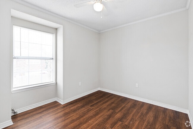 2BR, 2BA - 995SF - Bedroom 2