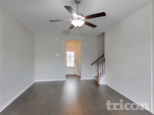 Photo - 704 Finse Dr