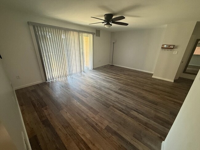 Photo - 215 Hickory Ct Unidad Hickory ct