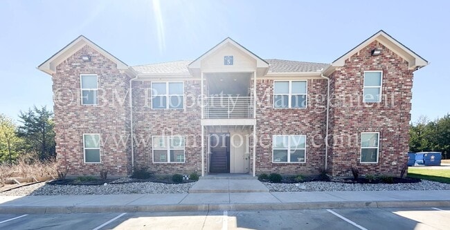 Photo - Hidden Creek, Unit 512 - 2 Bedroom, 2 Bathroom Beautiful Apartment Home in Ennis, TX! $500 OFF at... Unit 512
