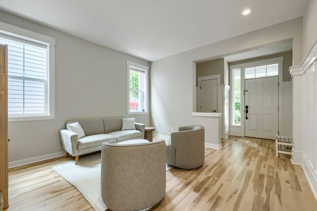 Photo - 5bd/3.5ba Bellevue Hoome