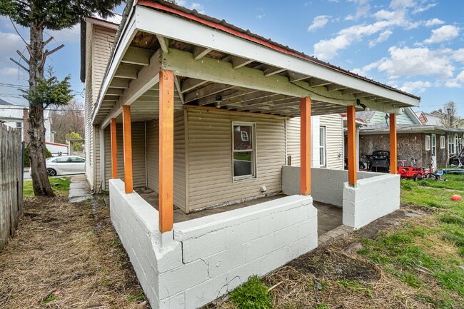 Building Photo - 606 North St