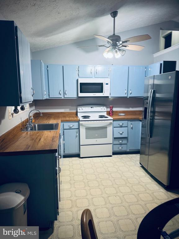 Building Photo - 3041 Blackland Ct