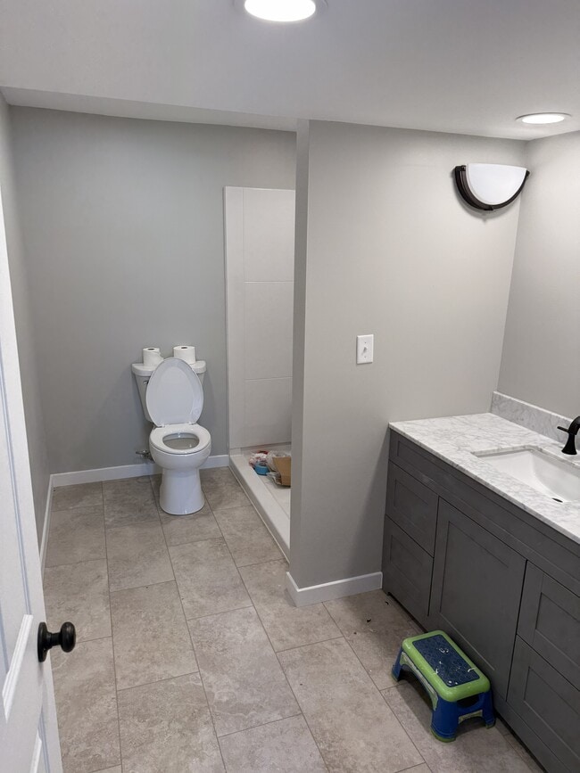 Lower level bathroom - 1555 Jackson St
