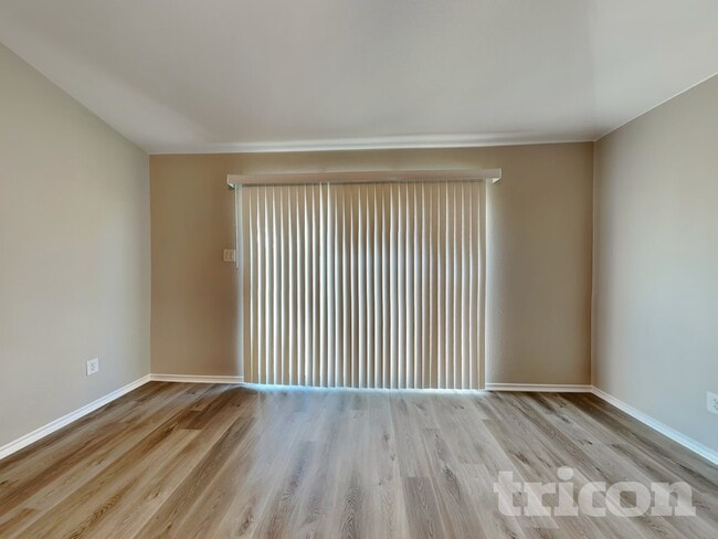 Photo - 1107 Longhorn Ln