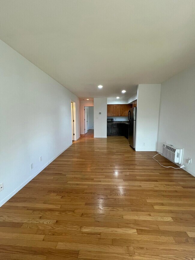 Photo - 1335 W Main St