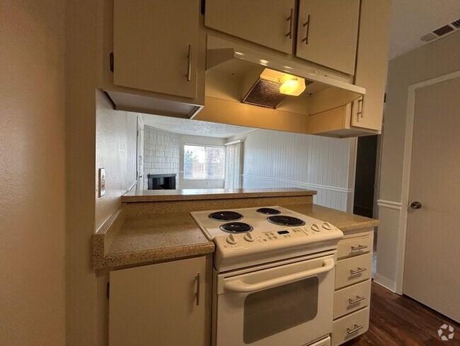 Building Photo - Upstairs Charming 1 bedroom with Large Pat... Rental