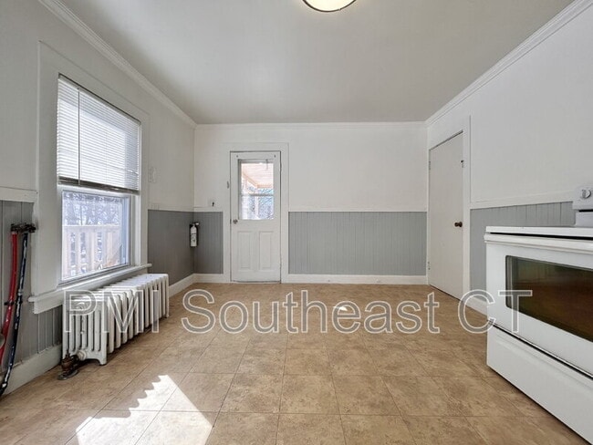 Photo - 484 Pleasant St