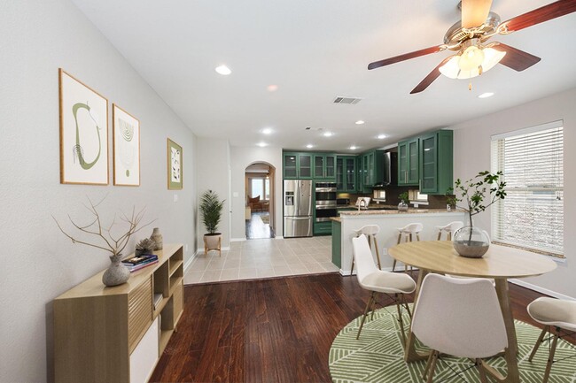 Stylish M Streets townhouse with modern in... - Stylish M Streets townhouse with modern in...