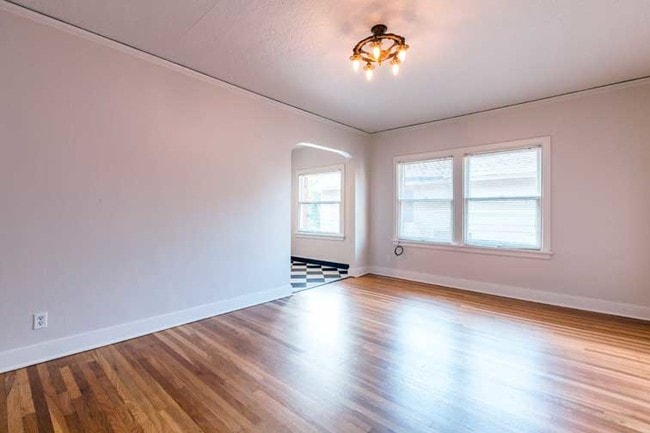 Photo - Queen Anne Apartments