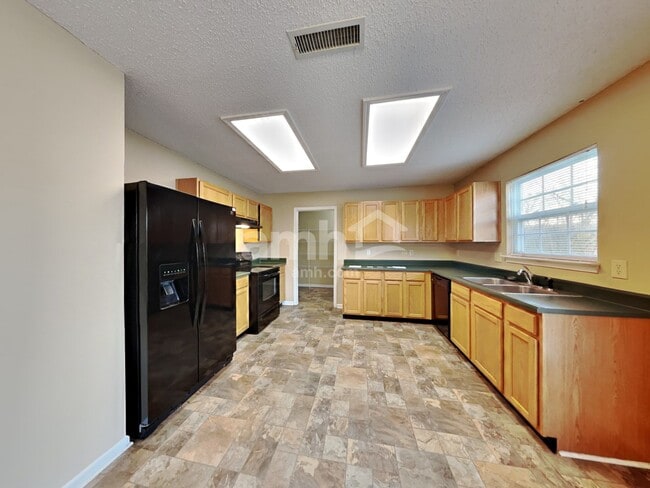 Photo - 2092 Fullwood Dr