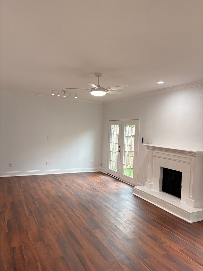 Photo - 2100 Tanglewilde St Unidad 203