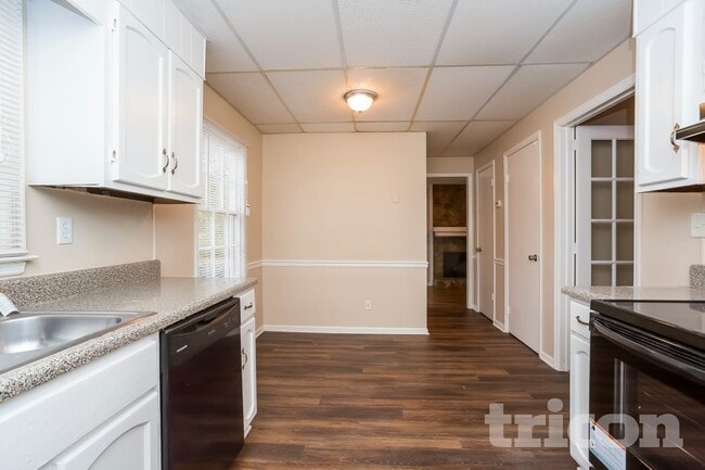 Photo - 1686 Underwood Dr SE