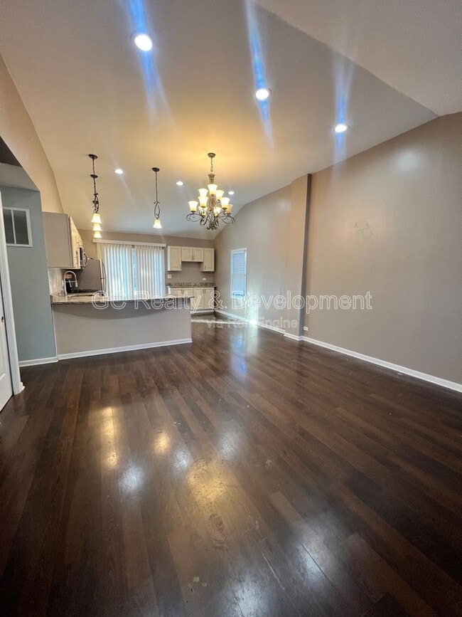 Photo - 3001 75th St