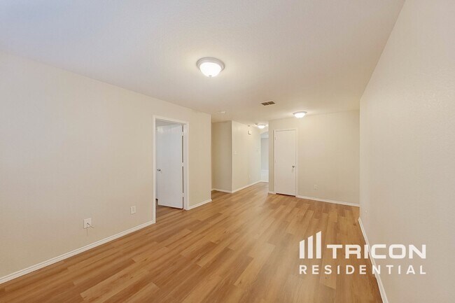 Photo - 3018 High Gate Dr