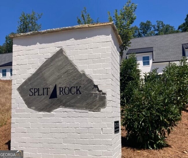 Photo - 119 Chateau Dr SE