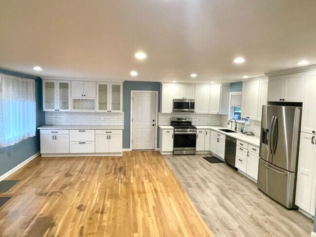 Photo - 3 Bedroom 1.5 baths! Walker & Cedar Hills ...