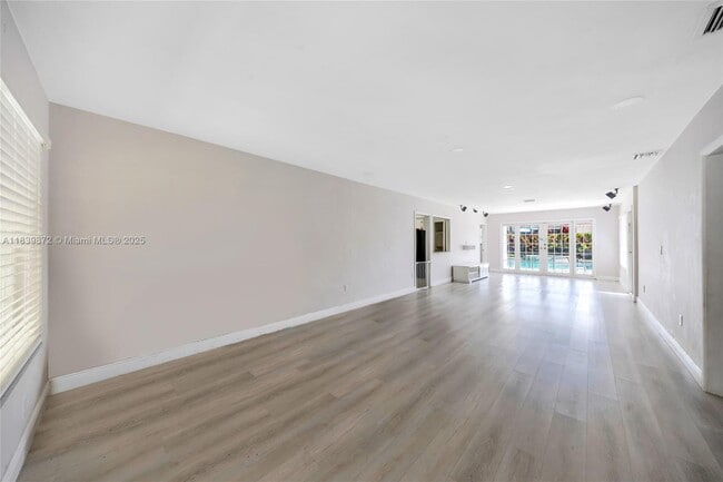 Photo - 5781 SW 25th St