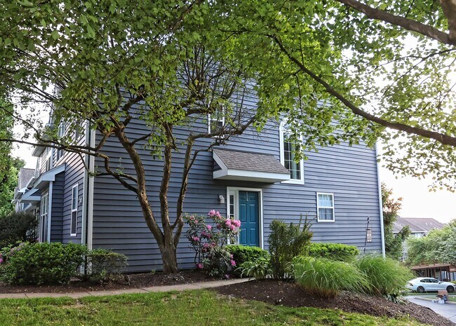 Building Photo - 102 Whistling Swan Ln