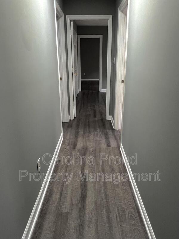 Photo - 487 Huntingridge Rd