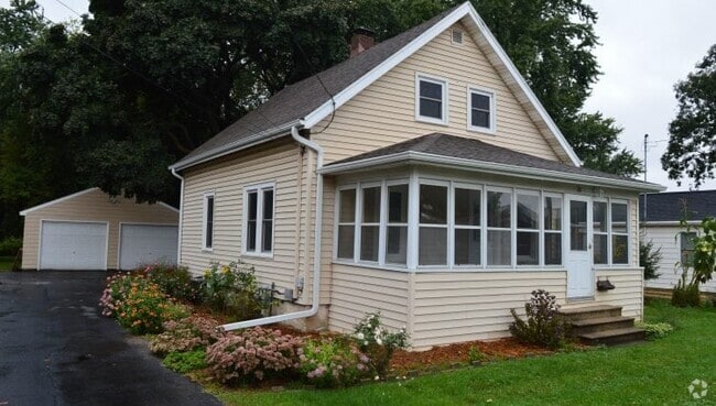 Building Photo - 110 Dempsey Rd Rental