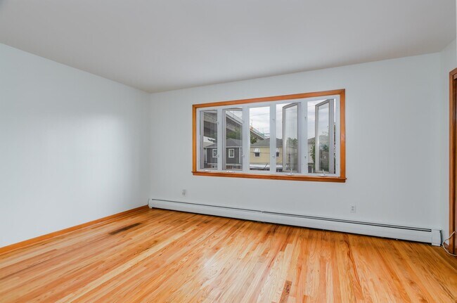 180 W 3rd St