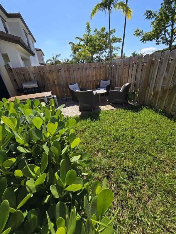 Photo - 200 SW 159th Way Unit TOWNHOUSE