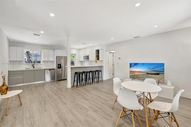 Photo - 843 SW 20th St