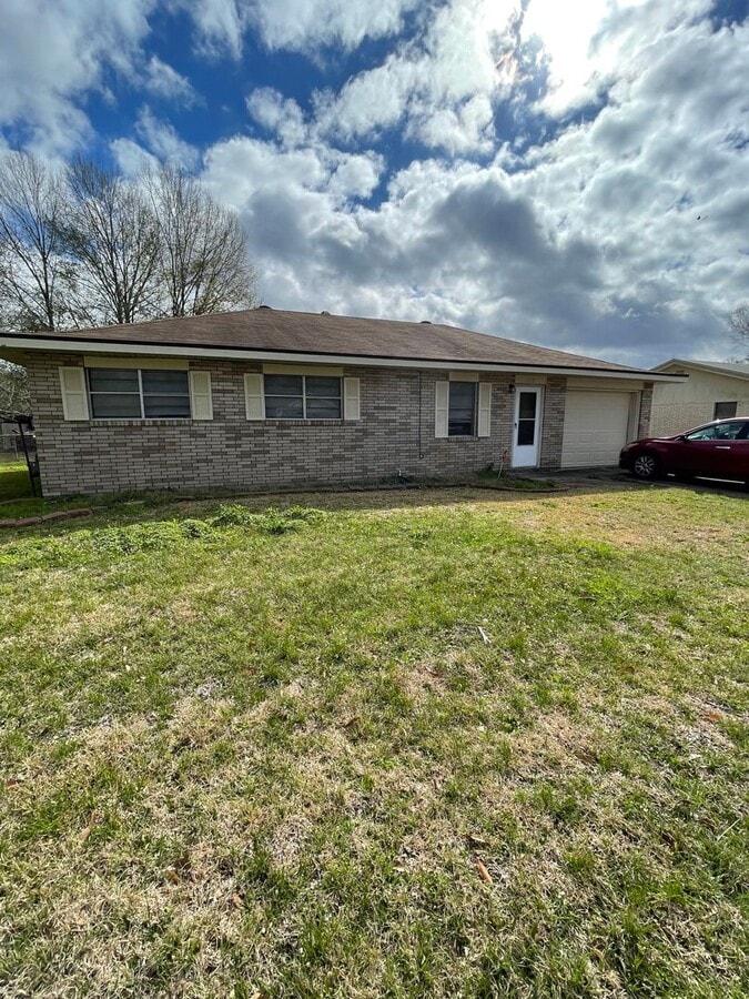 3 Bedroom, 1.5 Bathroom, Brick Home with l... - 3 Bedroom, 1.5 Bathroom, Brick Home with l...