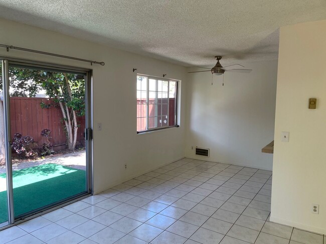 Photo - Spacious 2 Bedroom, 1 Bath Apartment w/ 1 Car Covered parking and onsite laundry