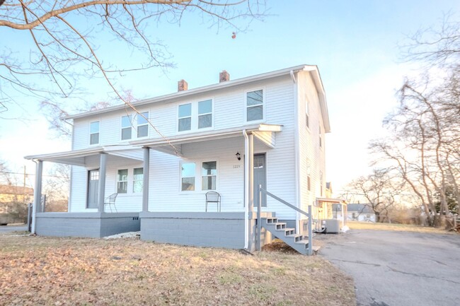 Renovated 2 bed 1 bath in Old Hickory Vill... - Renovated 2 bed 1 bath in Old Hickory Vill... Apartment