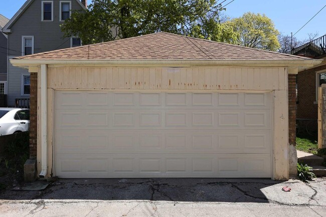 Photo - 1818-1820 E Newberry Blvd Unit 1820