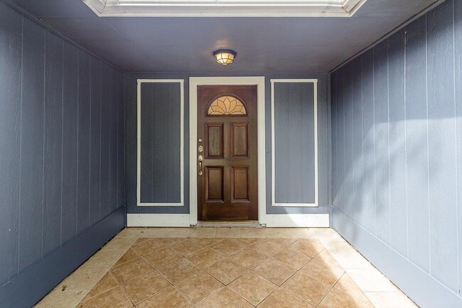 Photo - 16927 Barkentine Ln