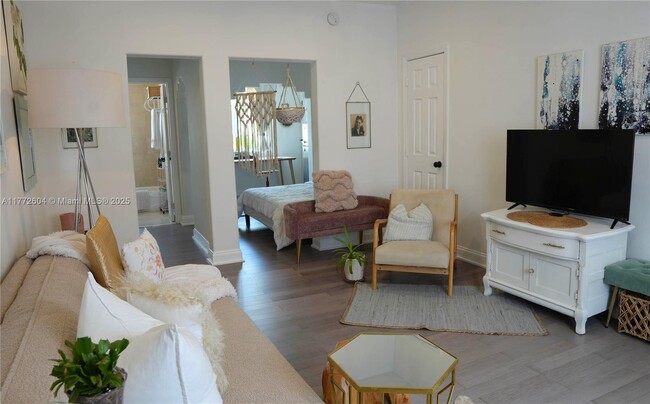 Building Photo - 1227 Euclid Ave Unit 7 Rental