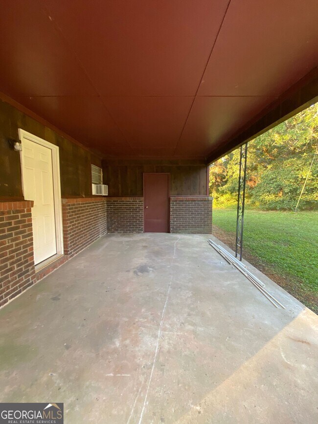 2342 Airport Dr