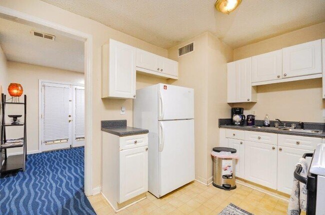 Photo - 3595 Woodbriar Cir Unidad 1D