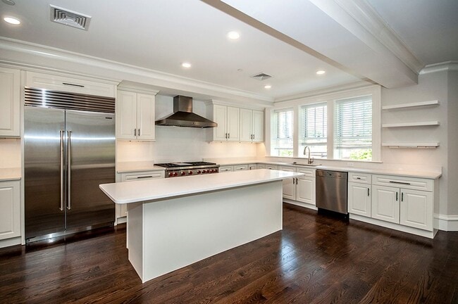 Building Photo - GORGEOUS BROOKLINE 4 BED/2 BATH IN COOLIDGE CORNER WITH CENTRAL AIR, LAUNDRY, PARKING