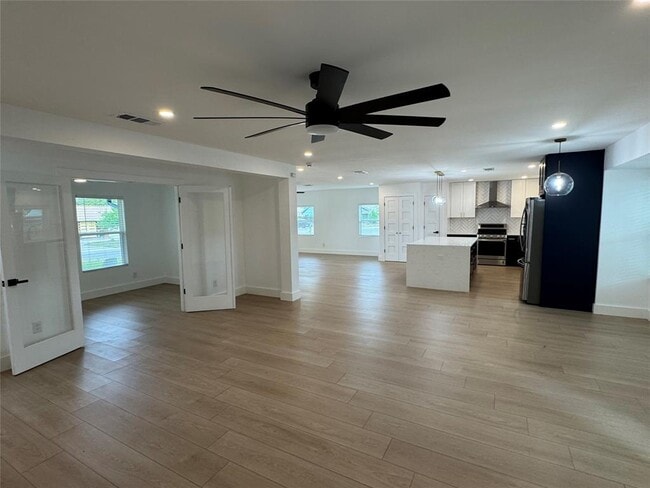 Photo - 5805 N Hampton Dr