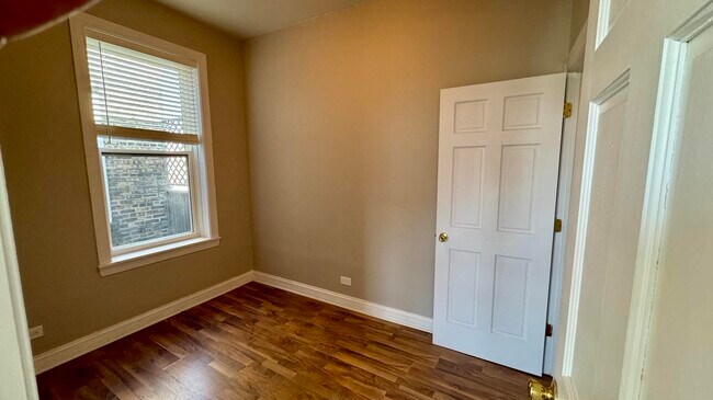 Photo - 1254 N Bosworth Ave Unit 3R