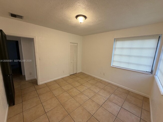 Photo - 165 Lawn Way