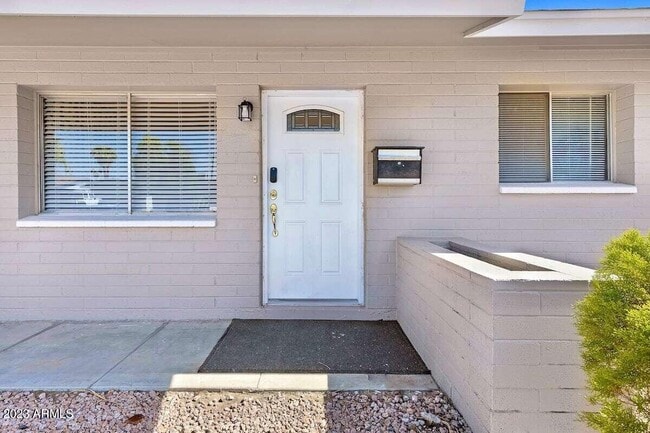 Photo - 945 E Lilac Dr
