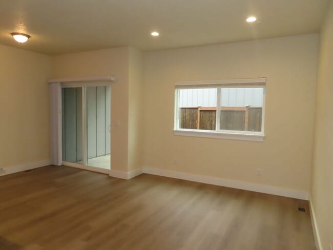 Photo - 2587Justine - FH Unit 2589