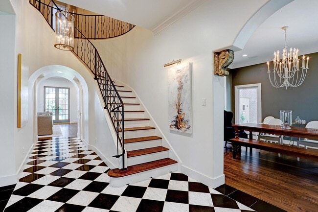 Photo - 3779 Robinhood St