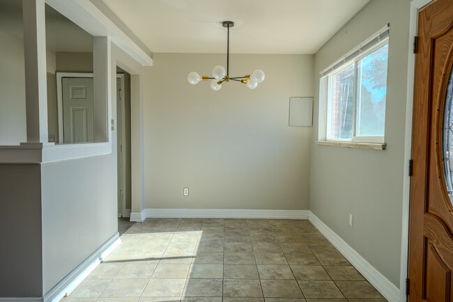 Photo - 2323 W 41st Ave