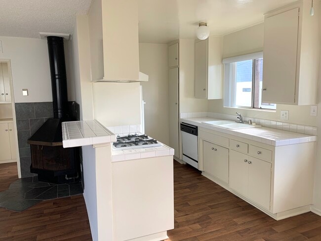 Photo - 1839-1841 Colby Ave