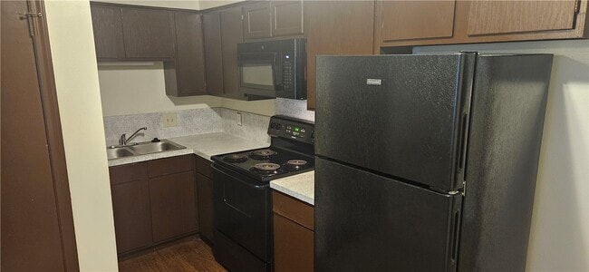 632 Whitham Ave Unit 9
