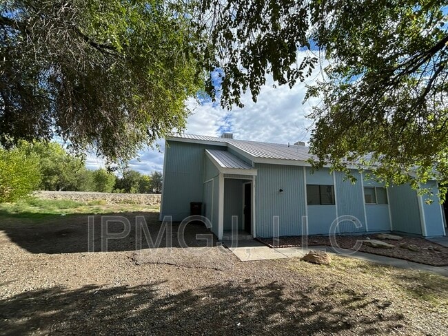 Building Photo - 560 N Sparn St