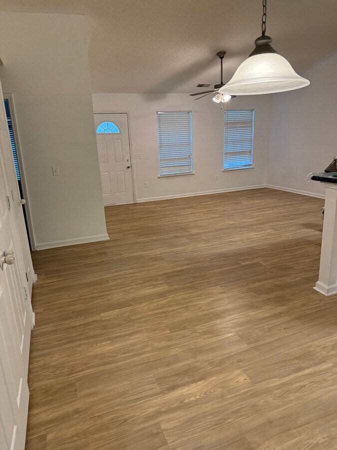 Photo - 141 Blackwater Way