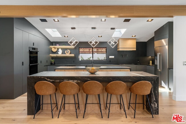 Photo - 23283 Erwin St