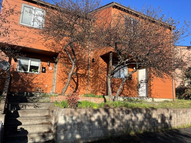 Building Photo - 840 D St Unit 840 D #Z [PRM: Brittany]